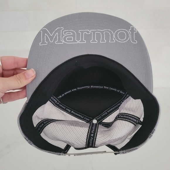 Marmot Retro Mesh Trucker Snap-Back Baseball Flat Brim Hat Gray Stripe Orange - Picture 4 of 5